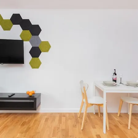Pomorska Apartament Przy Parku Reagana By Renters
