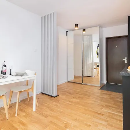 Pomorska Apartament Przy Parku Reagana By Renters